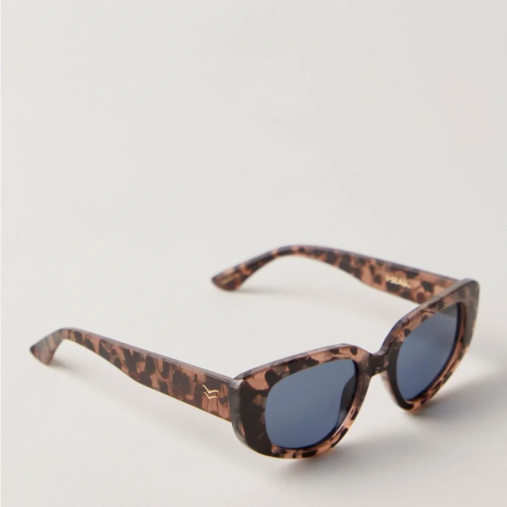 Free People Tortoise Print Print Cat Eye Sunglasses